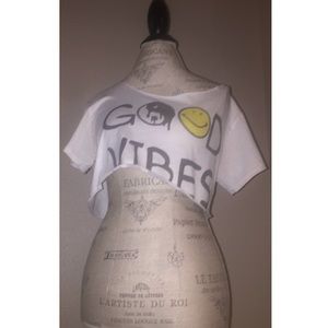 “Good Vibes” cropped short sleeve shirt.